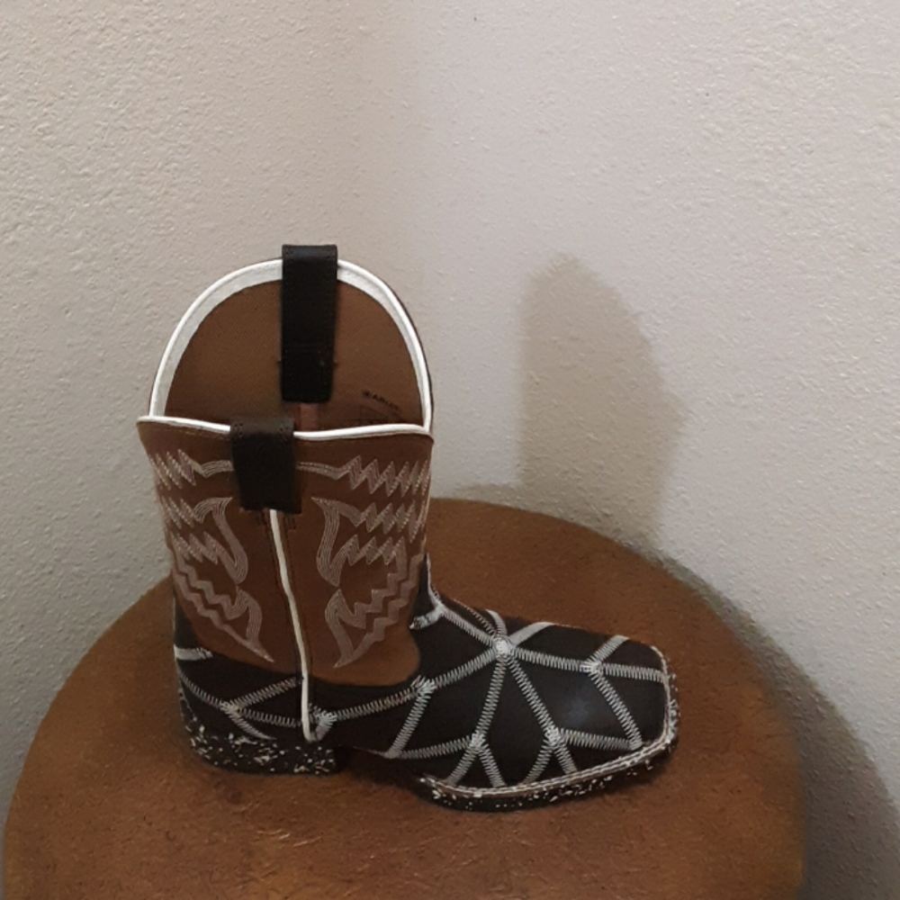 🔥Amazing tough kids boots that glow in the dark 2